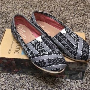 Black & Gray Pattern TOMS